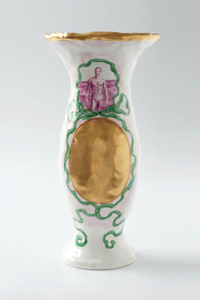 DANIEL KRUGER Vase mit Badendem 1990 glazed earthenwarechina paint gold H43cm ©Udo W. Beier